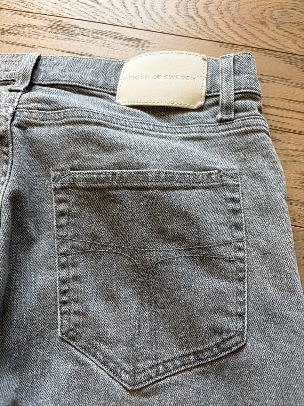 Tiger of Sweden Straight Grey Men's Jeans with Back Pocket Detail